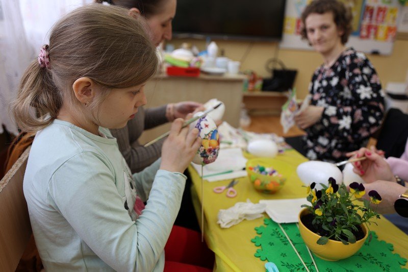 Twórcze przygotowania do Świąt w klasie I c