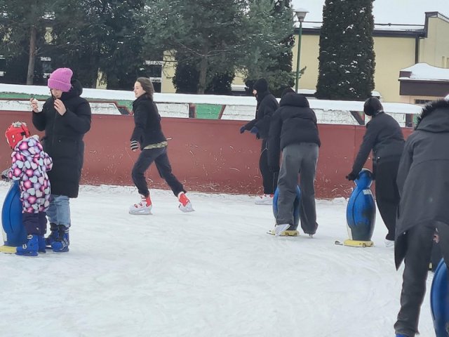 Lekcja wf na lodowisku
